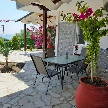 Ianos Apartment