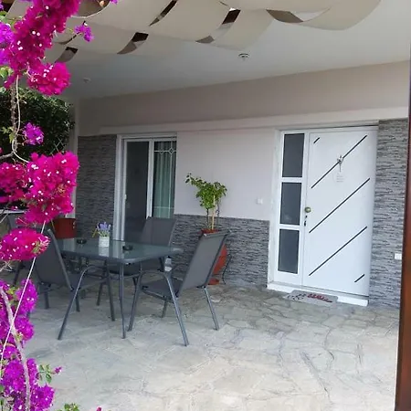 Ianos Apartment *